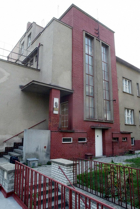 V této vile v pražských Nuslích žije rodina Hrušínských od roku 1928. Postavit ji nechal dědeček Jana Hrušínského Jan Kouba.