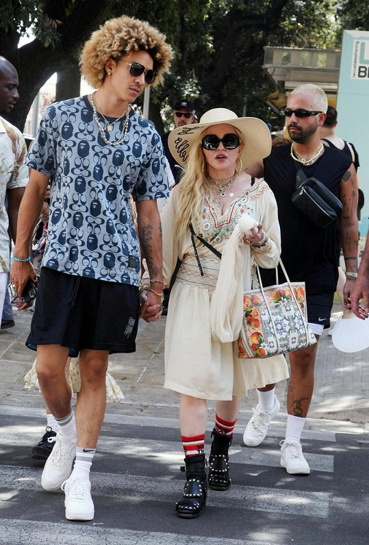 Madonna vyrazila s partnerem Ahlamalikem Williamsem do Itálie. 