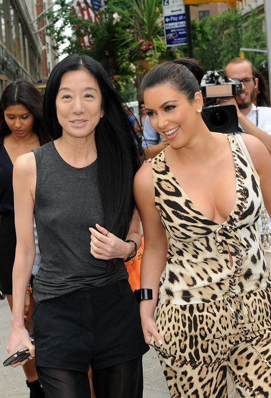 Mezi její věrné klientky a fanynky patří i Kim Kardashian. 