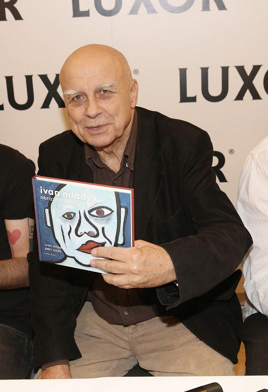 Muzikant pokřtil novou knihu s názvem Ivan Mládek obrazem i slovem.