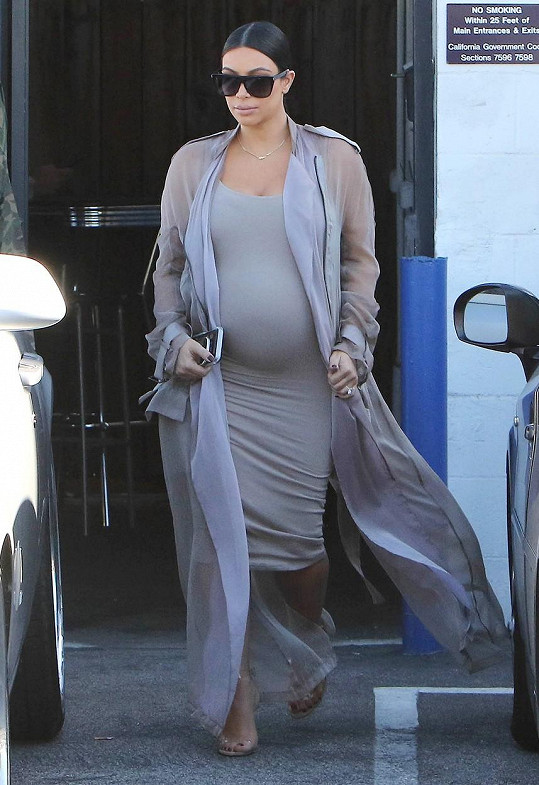 Kim údajně očekává jen jedno dítě.