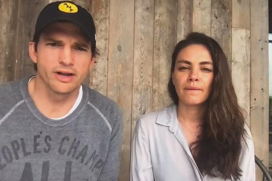 Mila Kunis a Ashton Kutcher podporují Ukrajinu. Zřídili fond, jehož cílem je částka 30 milionů dolarů na pomoc válečným uprchlíkům.