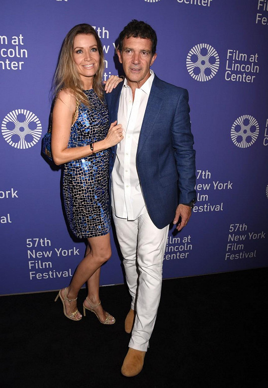 Antonio Banderas s partnerkou Nicole Kimpel