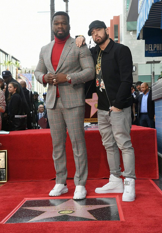 Eminem podpořil 50 Centa při odhalování hvězdy na chodníku slávy. 