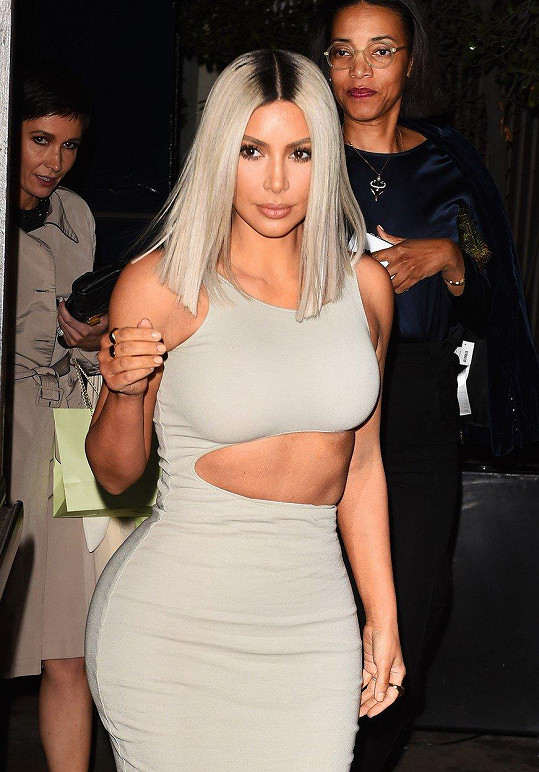 Nejvýznamější televizní celebrita USA Kim Kardashian (37) vyrazila za prací do dětské nemocnice.