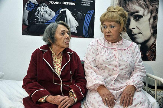 Jiřina Jirásková a Jiřina Bohdalová ve filmu Vrásky z lásky