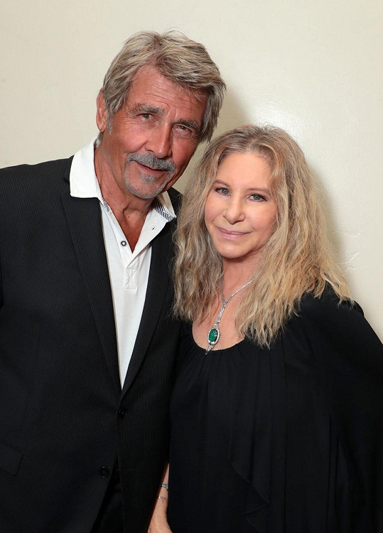 Barbra Streisand a James Brolin se prvně potkali na rande naslepo. Vzali se v roce 1998, přičemž herečce a zpěvačce tehdy bylo 56 let a Brolinovi 58.