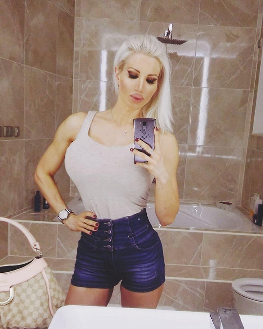 Ceterovou provokovala už v minulosti. Pořídila si snímek v jejich koupelně, kterou umístila na Instagram.