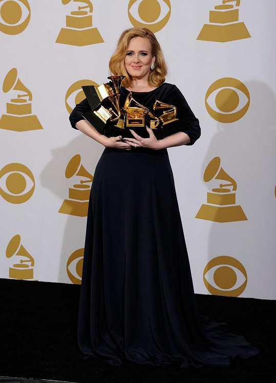 Za album 21 Adele převzala šest cen Grammy (2012)