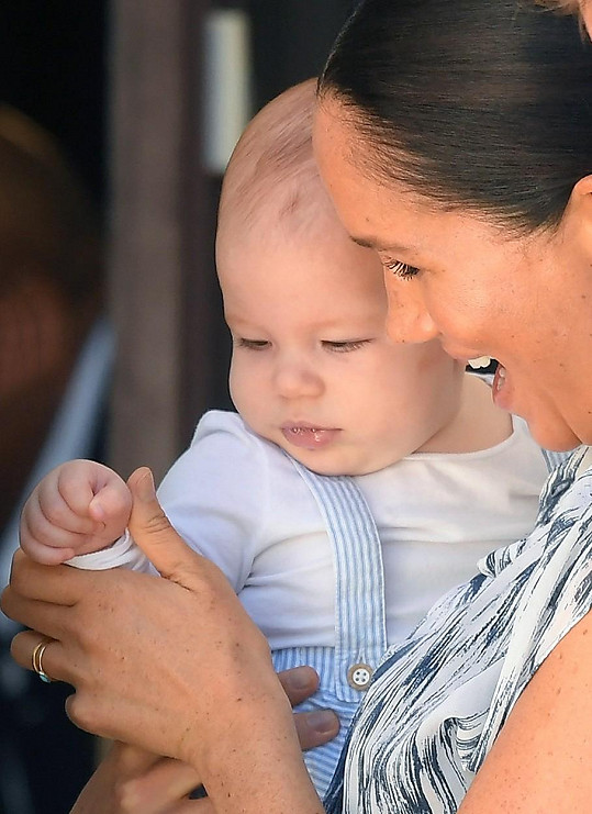 Čtyřměsíčního syna rodiče ukázali během soukromého setkání s nositelem Nobelovy ceny za mír, jeho ženou a dcerou.