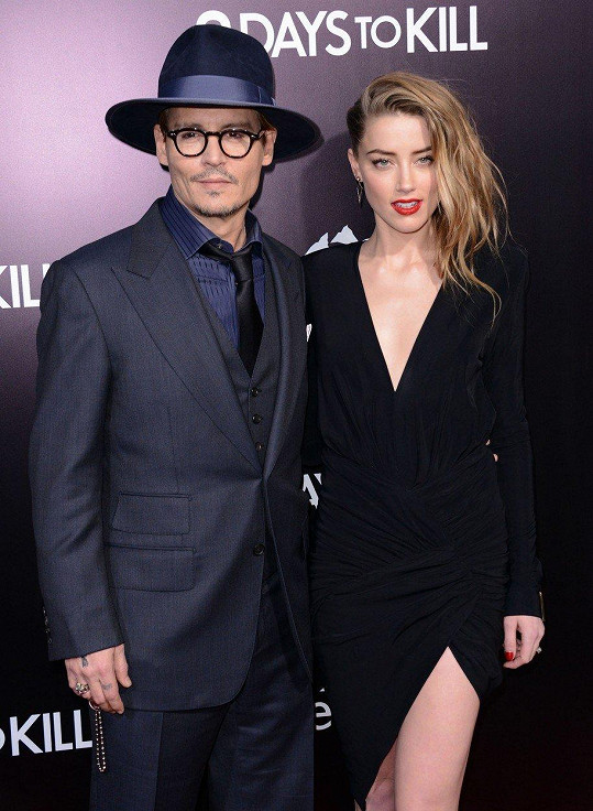 Johnny Depp žaluje svou bývalou Amber Heard. 