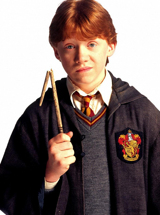 Grint se proslavil rolí zrzavého a trochu nešikovného kouzelníka Rona Weasleyho ve filmech o Harrym Potterovi.