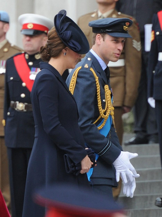 Kate a William přišli uctít pomátku padlých vojáků.