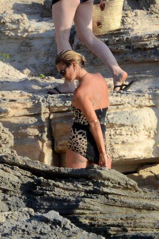 Kate Moss relaxuje na Kanárských ostrovech.