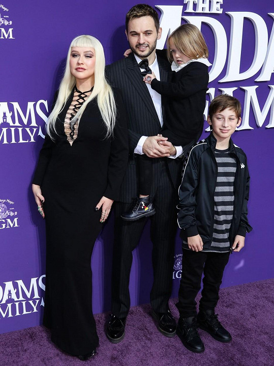 Christina s partnerem Matthewem Rutlerem, jejich dcerkou Summer Rain a zpěvaččiným synem Maxem z prvního manželství