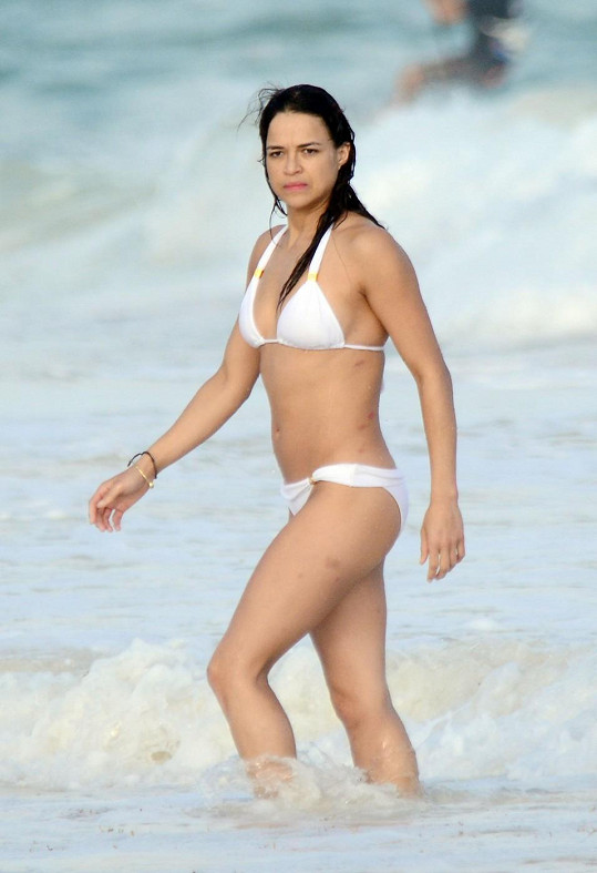 Michelle Rodriguez ukázala sexy tělo v bikinách.