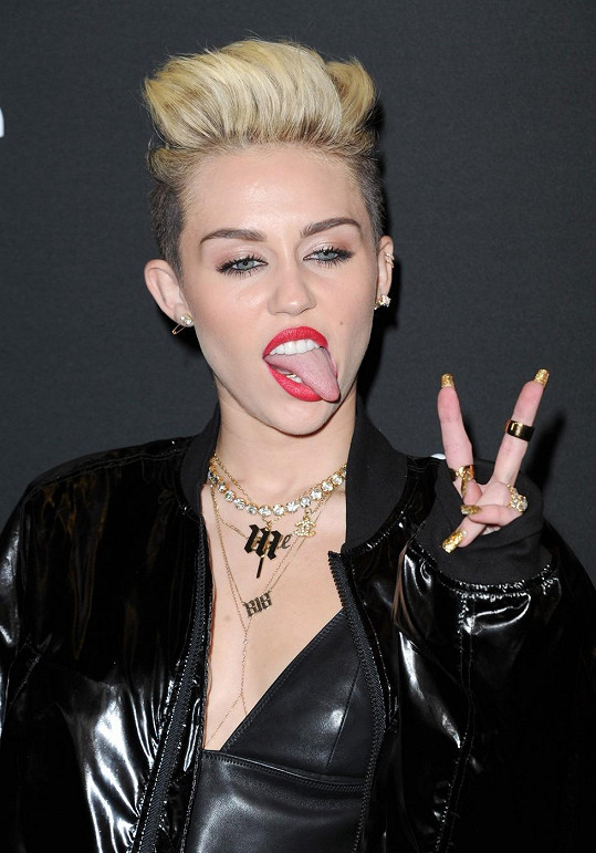 Na samém vrcholu stanula Miley Cyrus.