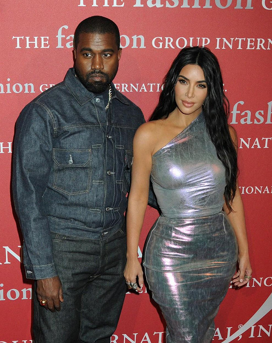 Následovali je Kim Kardashian a Kanye West. Televizní hvězdě došla trpělivost po skoro sedmi letech manželství. 