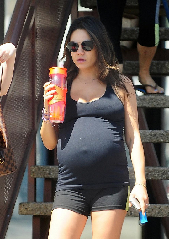 Mila Kunis se těší na mateřství.