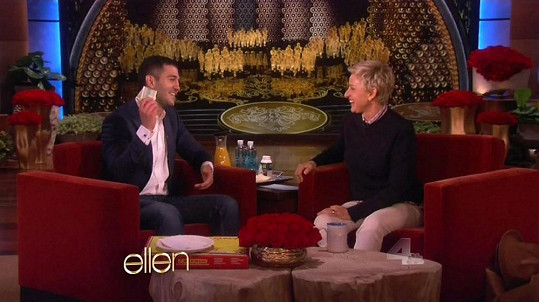 Ellen DeGeneres předala zasloužené spropitné ve své talk show.