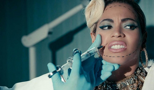 Beyoncé v novém klipu Pretty Hurts