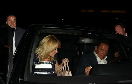 Arnold Schwarzenegger byl zachycen s Heather už v březnu. 