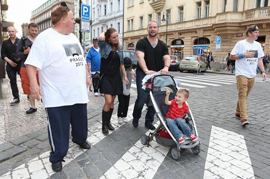 Jiří Šlégr a Lucie Králová vyrazili i s dětmi na křest klipu Jiříny Anny Jandové.