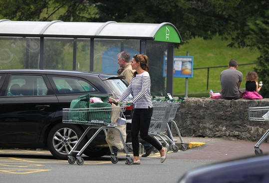 Kate u supermarketu v Anglesey