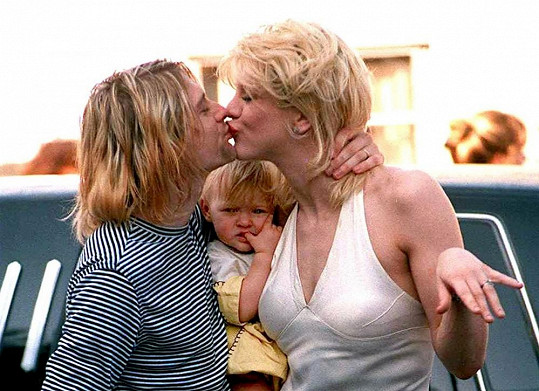Courtney Love se zesnulým manželem Kurtem Cobainem a jejich dcerou Frances Bean