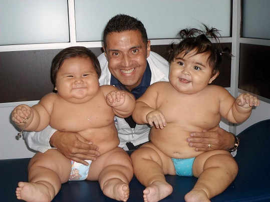 Salvador Palacio se rozhodl pomoci s nadváhou těchto dvou otylých dítek.
