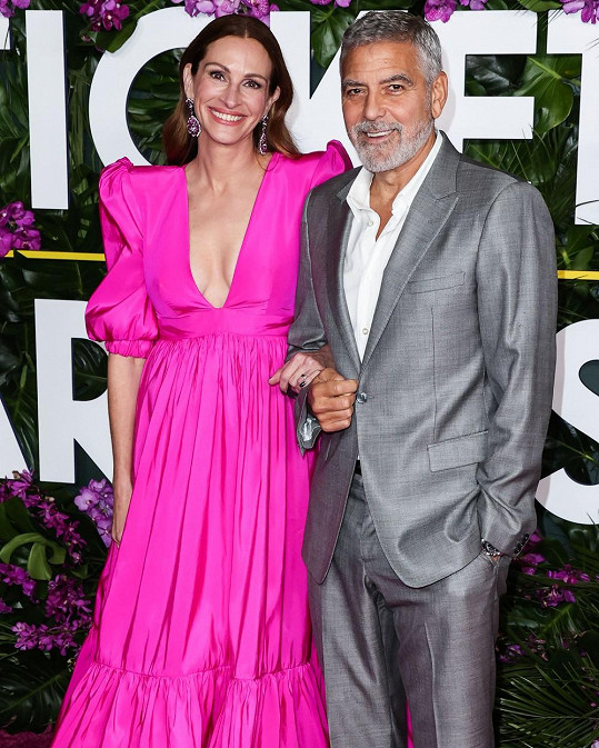 Julia Roberts a George Clooney na premiéře filmu Vstupenka do ráje