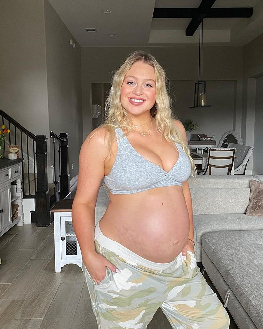 Iskra Lawrence se před dvěma týdny stala matkou. O dosavadních zkušenostech píše na Instagramu.