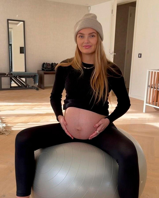 Modelka těsně před porodem.