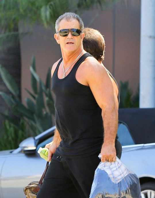Mel Gibson s trenérem cestou z posilovny