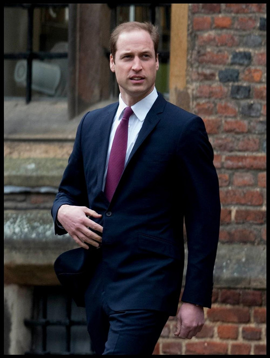 První den studií na Univerzitě Cambridge si princ William určitě představoval jinak. 