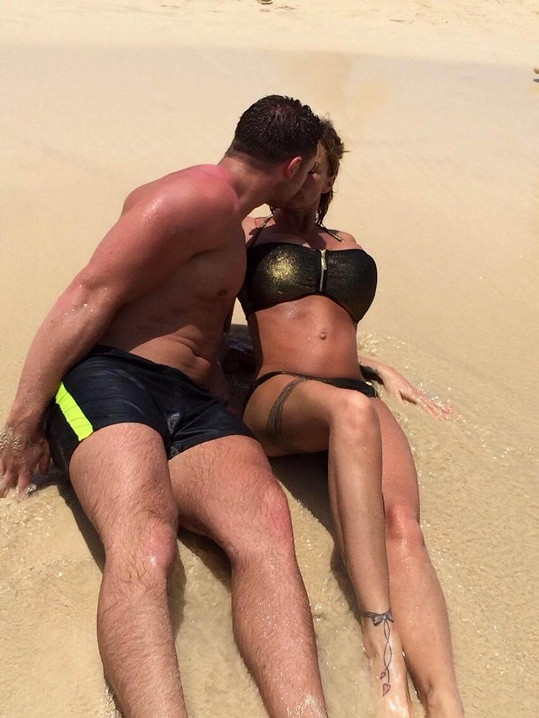 Katie Price s manželem Kieranem Haylerem na dovolené na Kapverdách