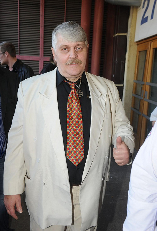 V roce 2001 byl kontroverzní podnikatel Ivan Jonák odsouzen za objednání vraždy Ludviky Jonákové. Na prodavačku ze stánku s ovocem a zeleninou si dodnes mnoho lidí vzpomíná.