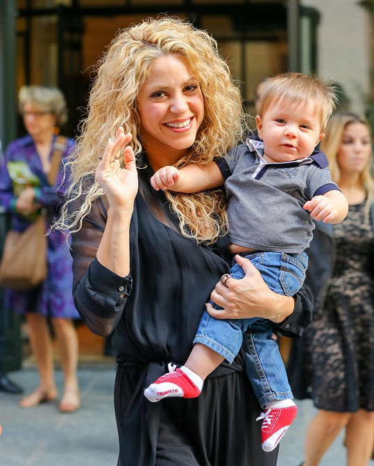 Shakira s mladším synem Sashou