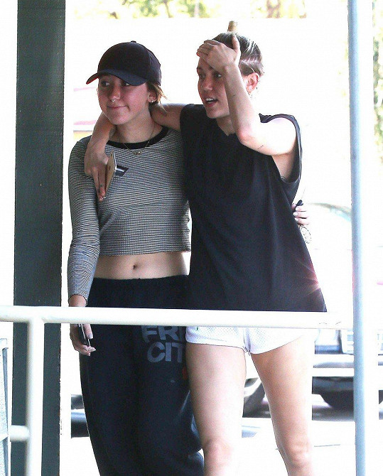 Noah a Miley spolu mají hezký vztah.