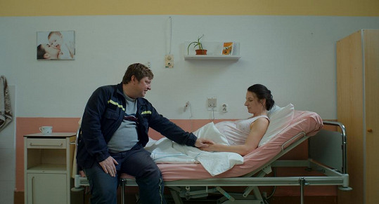 V ústředních rolích se představí také Michal Isteník a Anna Polívková. Hrají manželský pár očekávající narození prvního potomka.