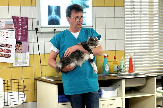 Šťastný získal roli veterináře Petra Vymeše.