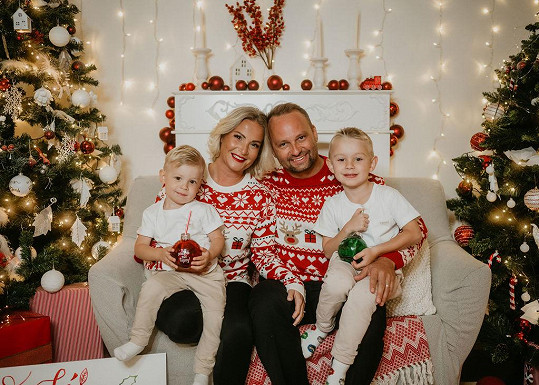 Marek Dědík s rodinkou zapózovali na vánočních fotkách.