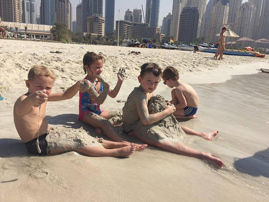 V tomto období je v Dubaji stále velmi teplé moře, což děti ocenily. 