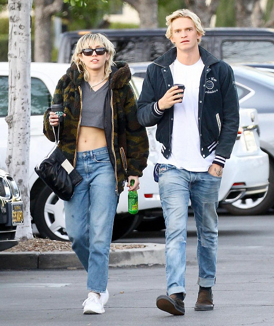 Miley Cyrus a Cody Simpson se rozešli.