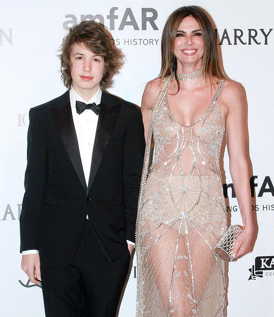 Bývalá modelka se synem Lucasem, jehož otcem je Mick Jagger.