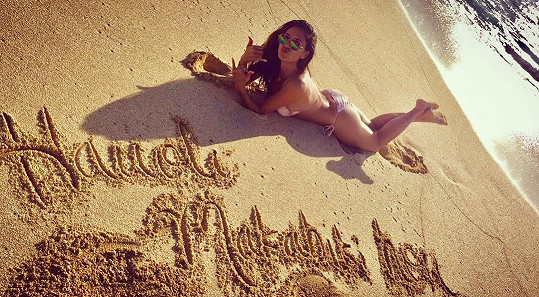 Nicole Scherzinger přeje z Havaje šťastný nový rok.