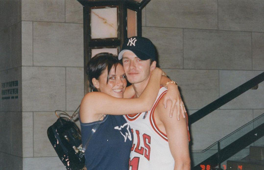 Victoria přidala snímek z roku 1998. V ten den se dozvěděla, že čekají Brooklyna. 