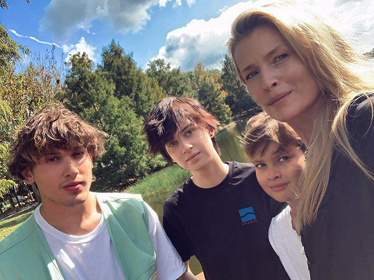 Daniela a její děti, zleva Yannick, Ella a Paul