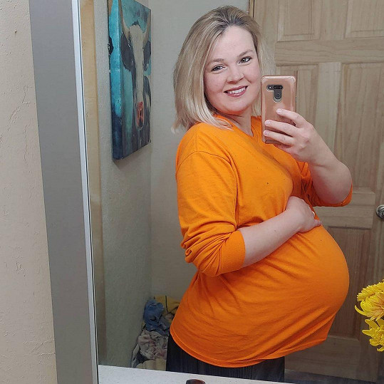 Courtney Rogers miluje být těhotná. 