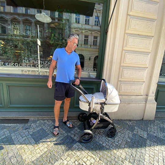 Nyní musejí rodiče vyrážet s kočárkem na procházky po centru Prahy. V budoucnu by nejspíš ocenili více zeleně.